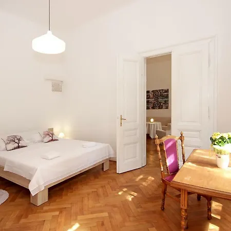 In The Center Of Old Town Apartman Pula
