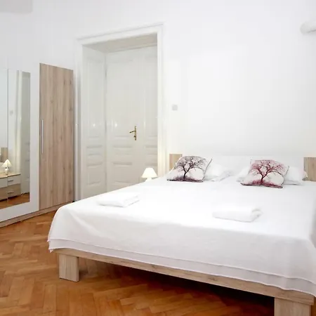 Apartman In The Center Of Old Town *